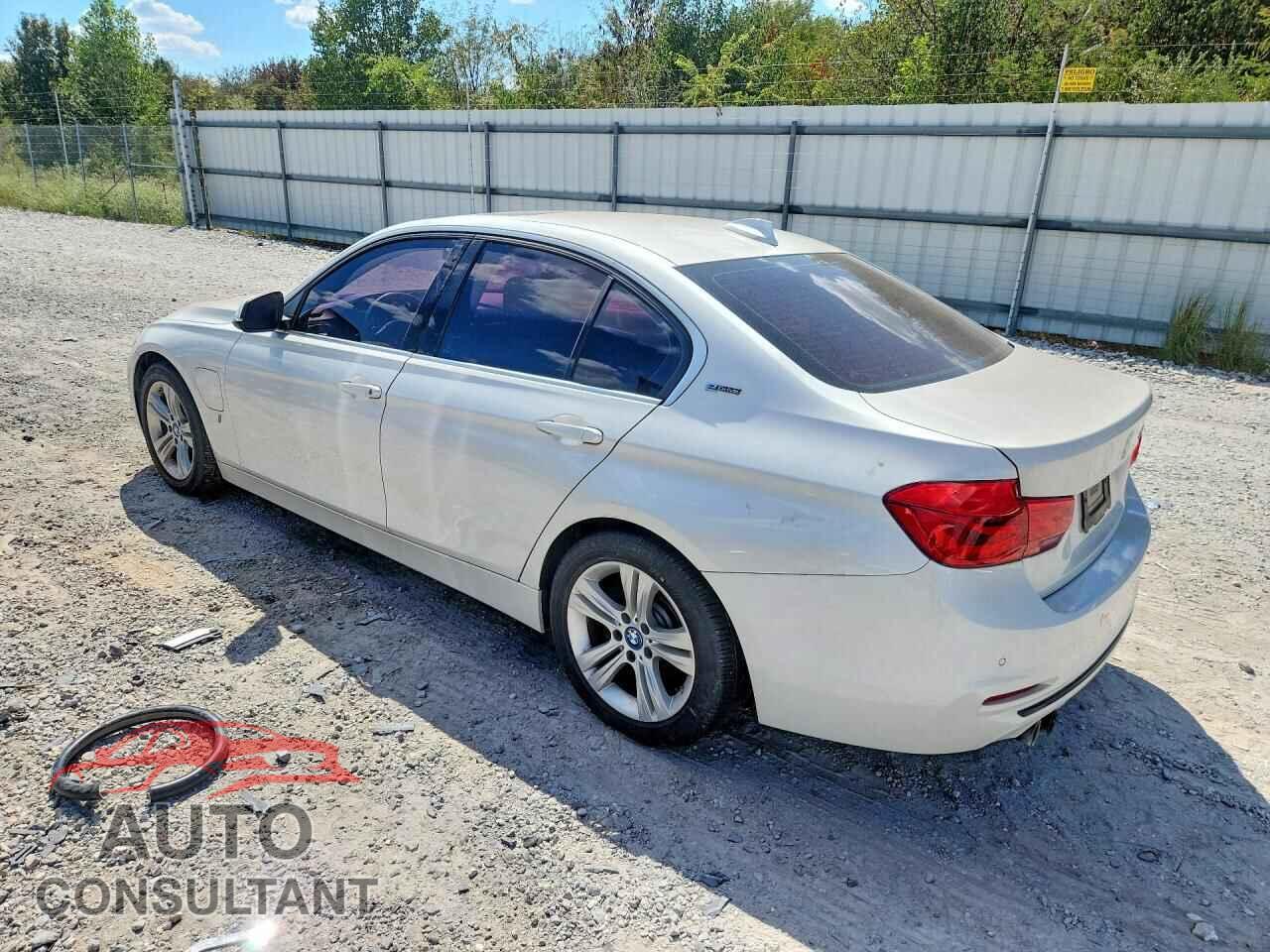 BMW 3 SERIES 2017 - WBA8E1C36HA029666