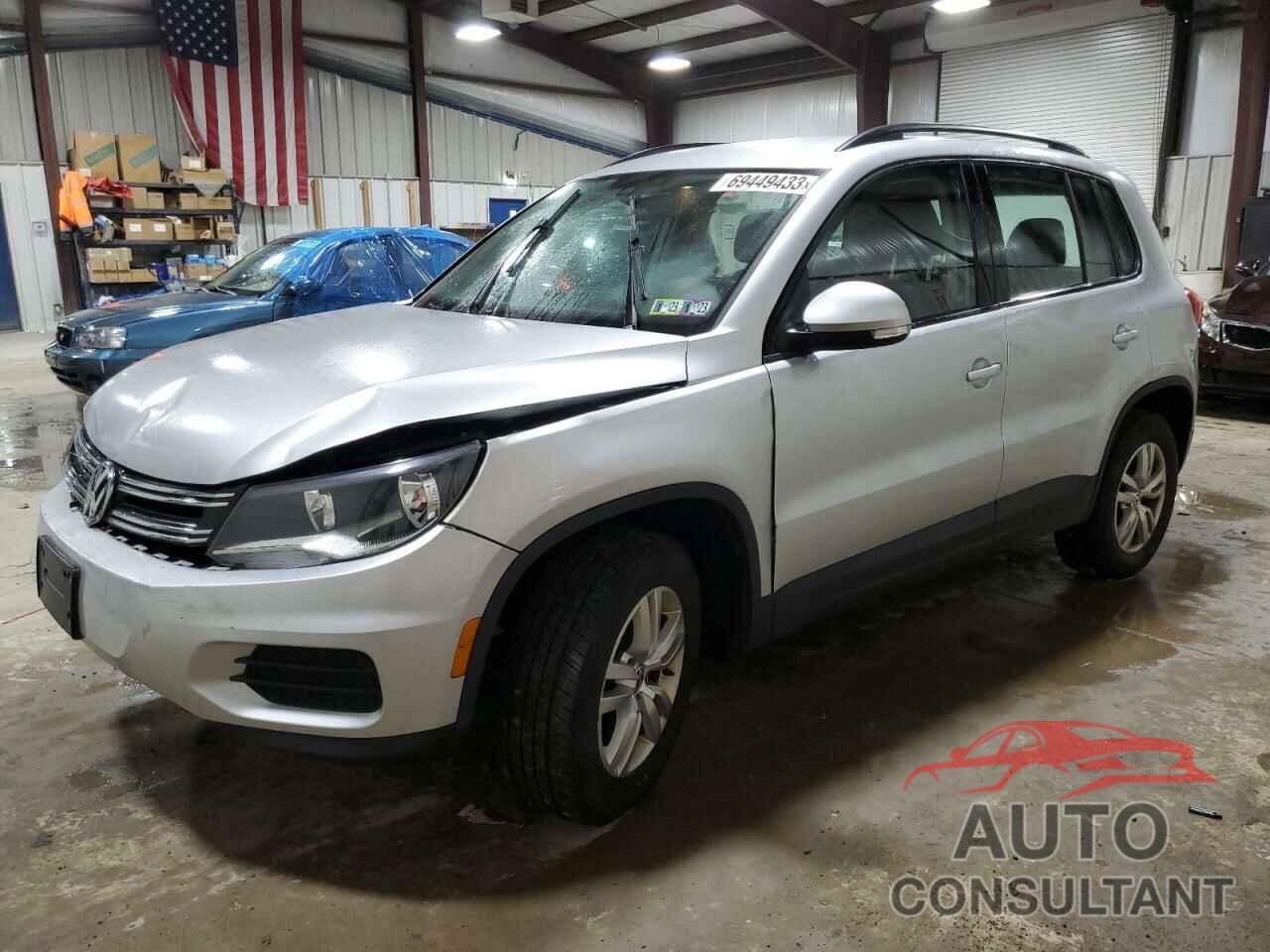 VOLKSWAGEN TIGUAN 2017 - WVGAV7AX7HK038539