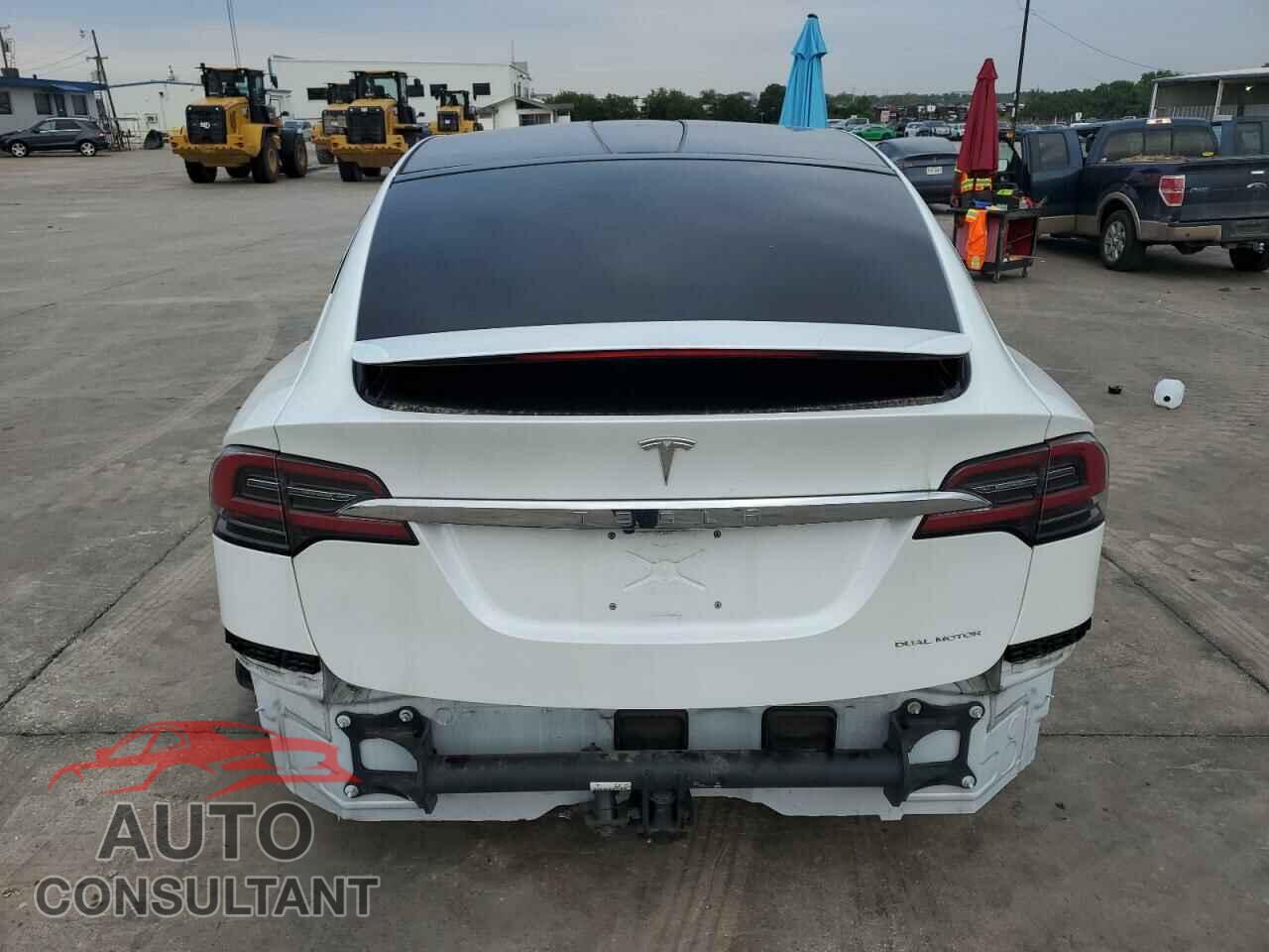 TESLA MODEL X 2020 - 5YJXCBE2XLF272105