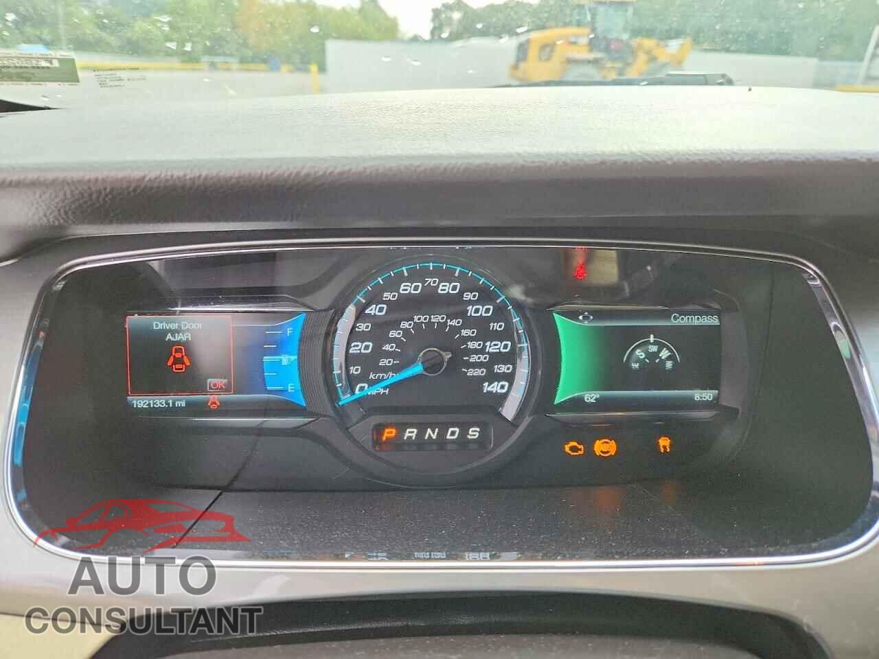 FORD TAURUS 2018 - 1FAHP2E89JG109869