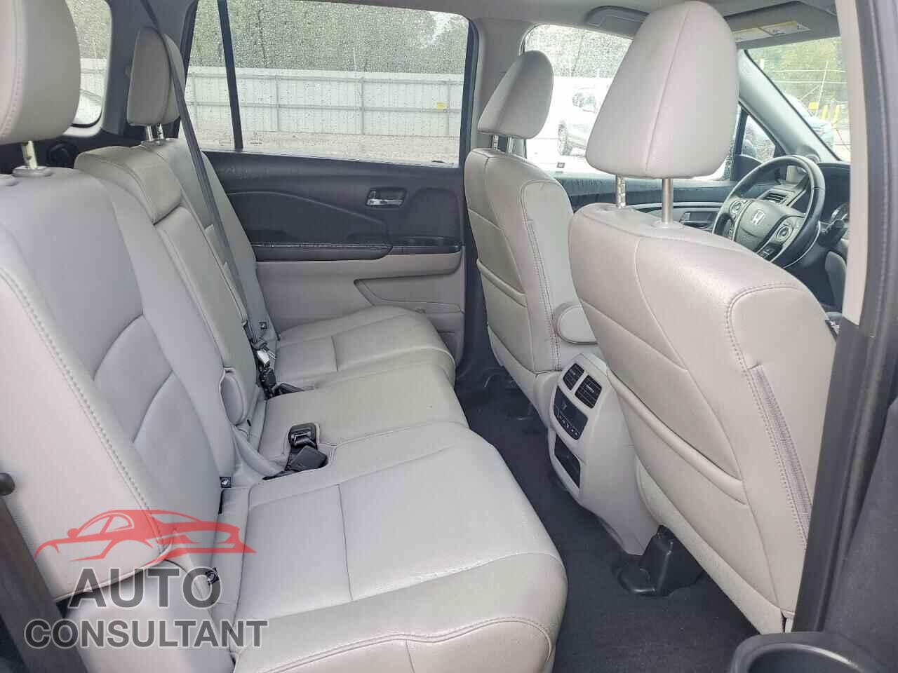 HONDA PILOT 2017 - 5FNYF6H58HB021695