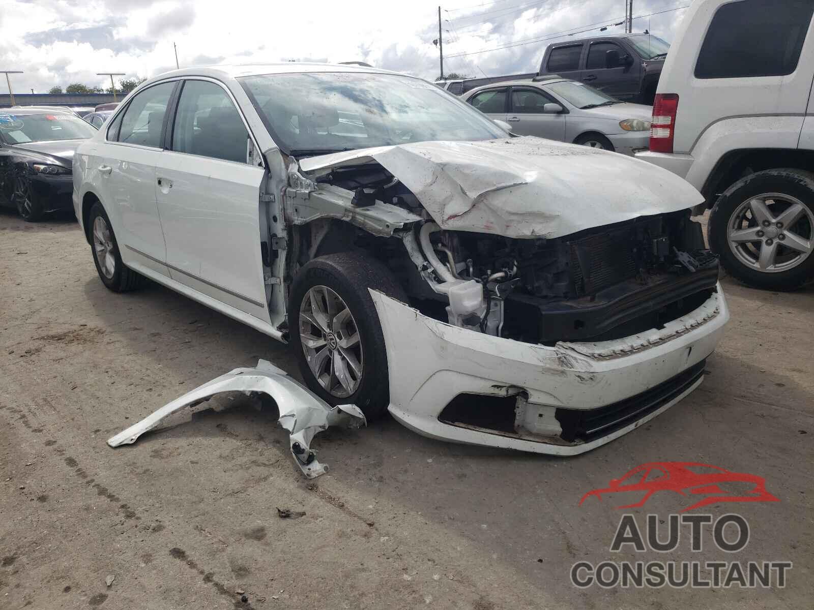 VOLKSWAGEN PASSAT 2017 - 1VWAT7A32HC042156
