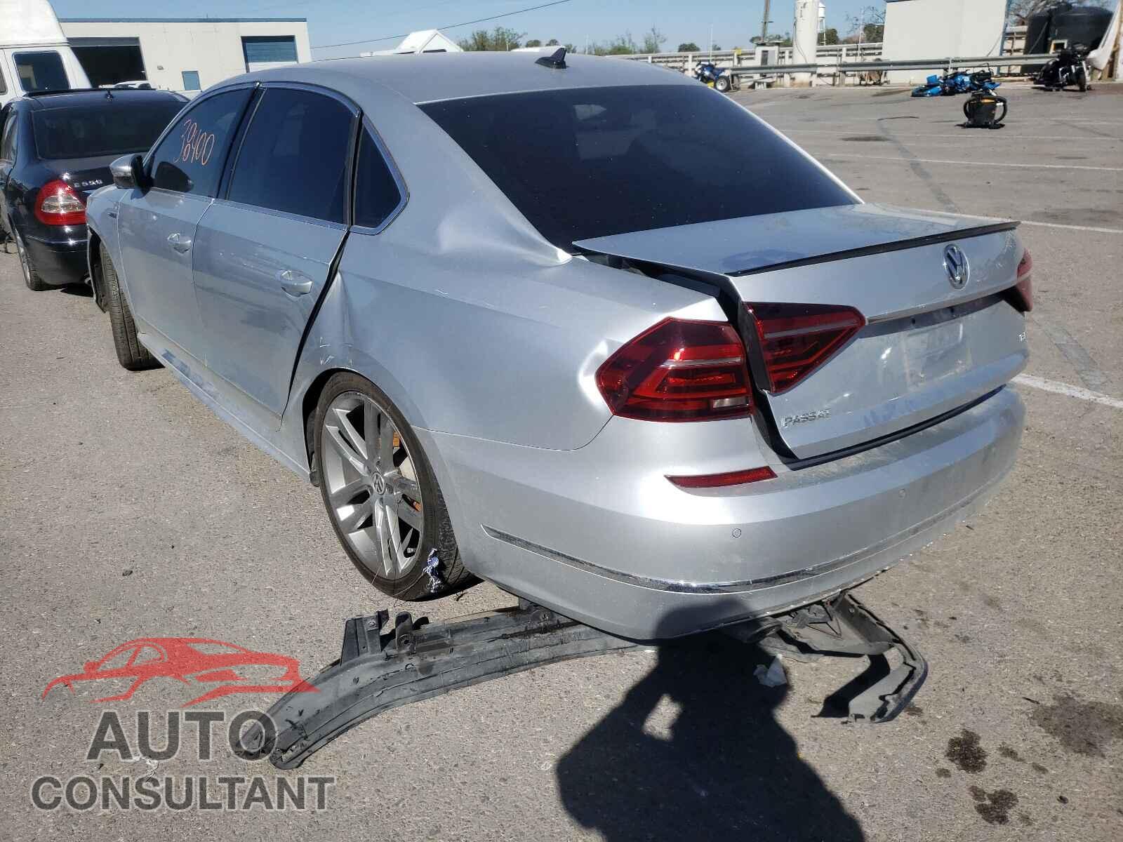 VOLKSWAGEN PASSAT 2019 - 1VWMA7A31KC012995