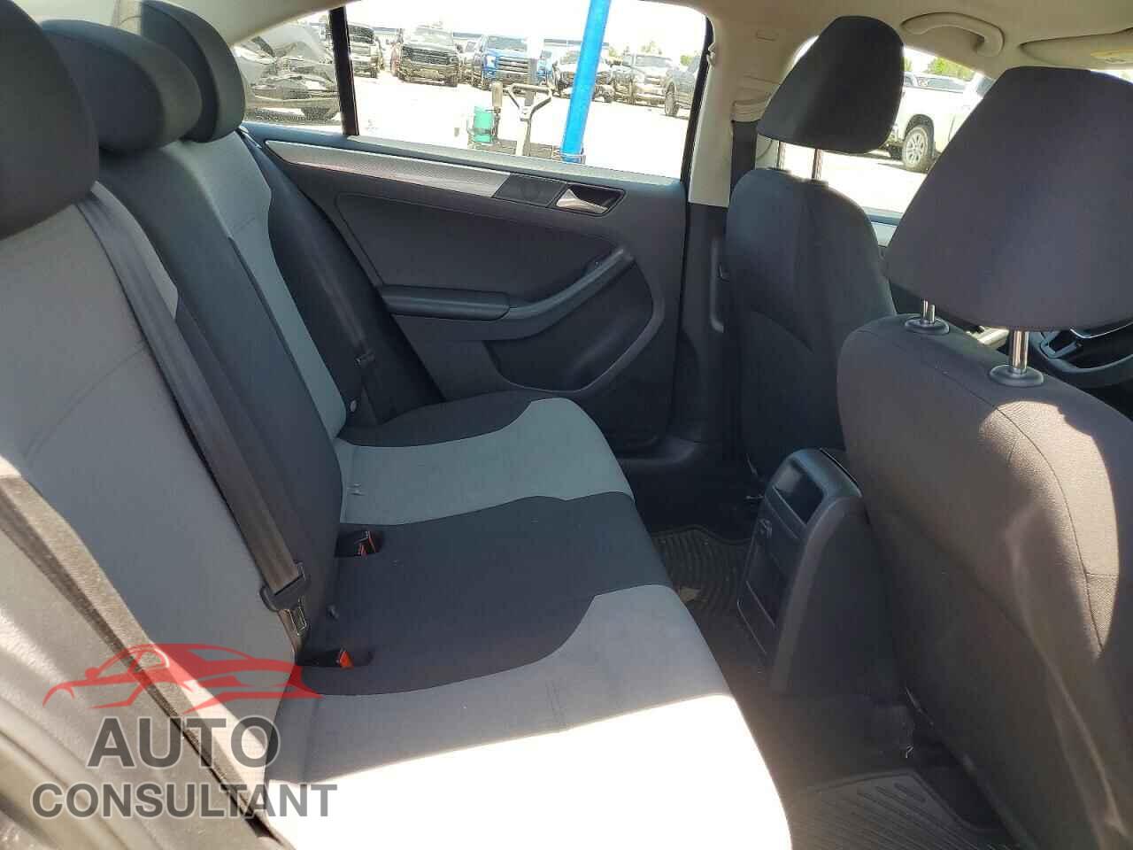 VOLKSWAGEN JETTA 2017 - 3VW2B7AJ4HM251046
