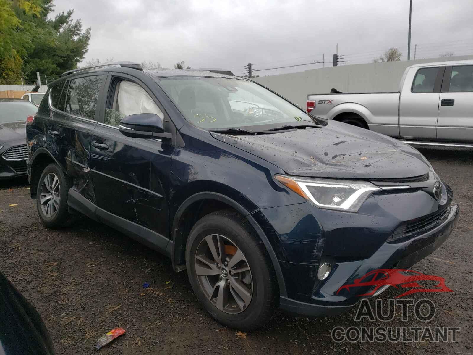 TOYOTA RAV4 2017 - JTMRFREV8HJ138065