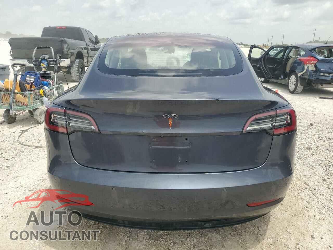 TESLA MODEL 3 2018 - 5YJ3E1EA5JF123513