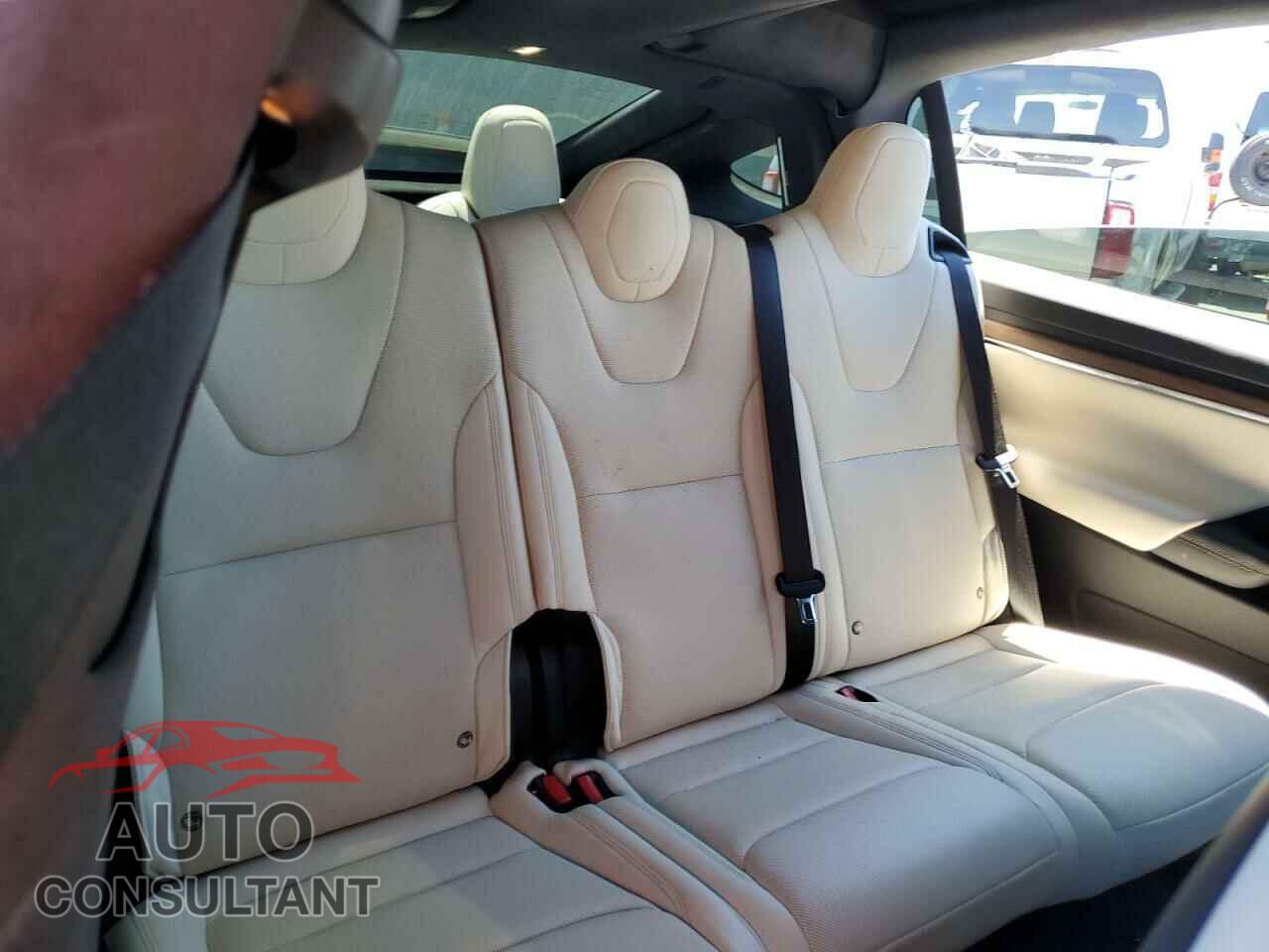 TESLA MODEL X 2023 - 7SAXCAE5XPF405362