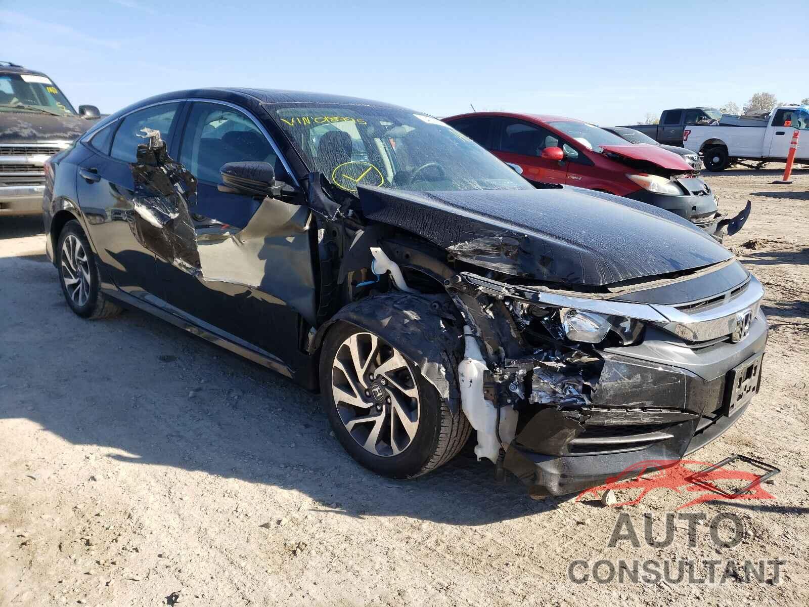 HONDA CIVIC 2018 - 19XFC2F74JE018995