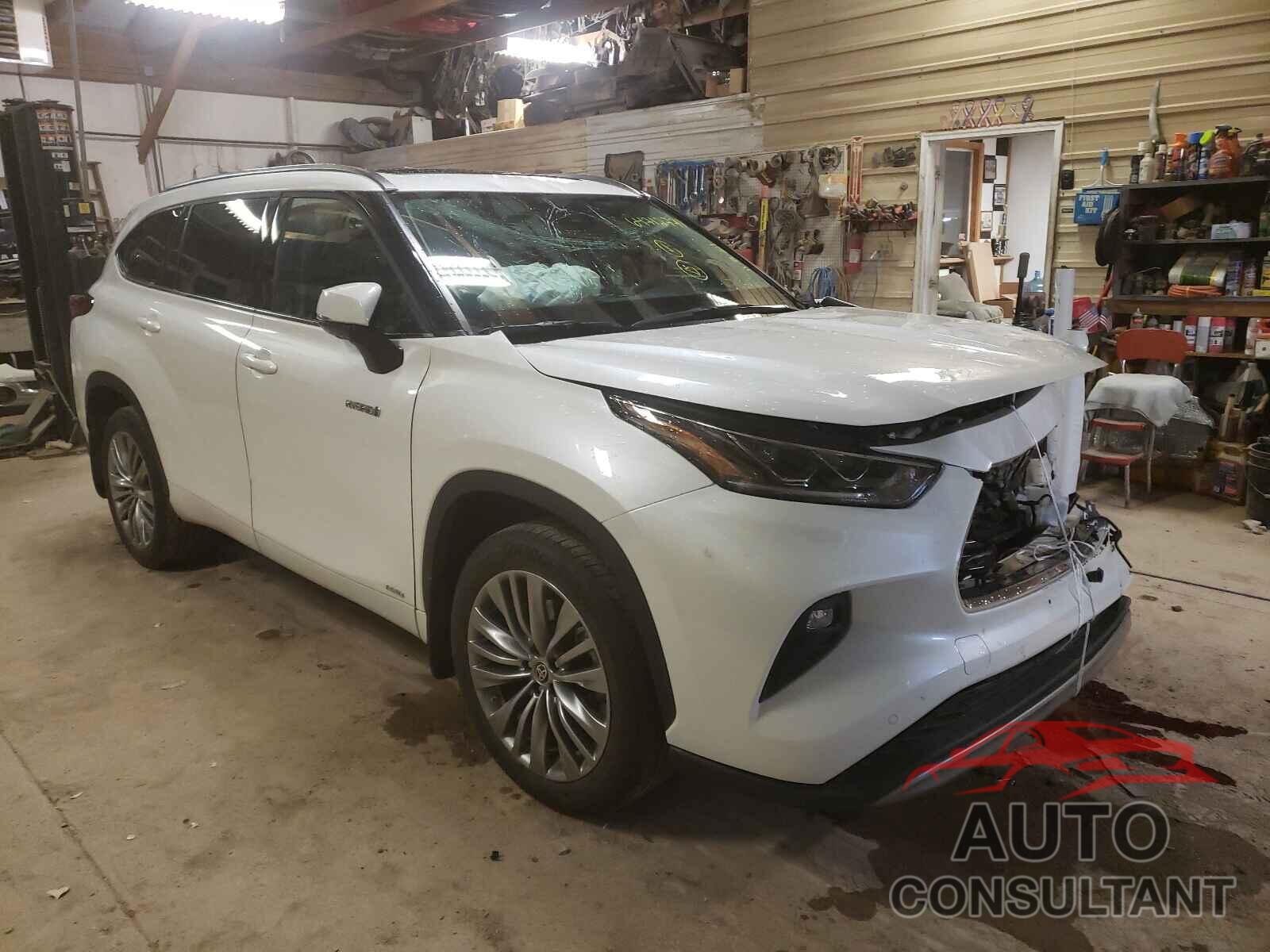 TOYOTA HIGHLANDER 2021 - 5TDEBRCH1MS023683