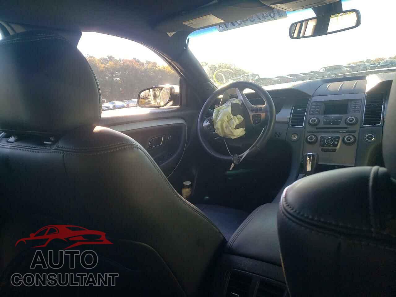 FORD TAURUS 2018 - 1FAHP2E82JG125413