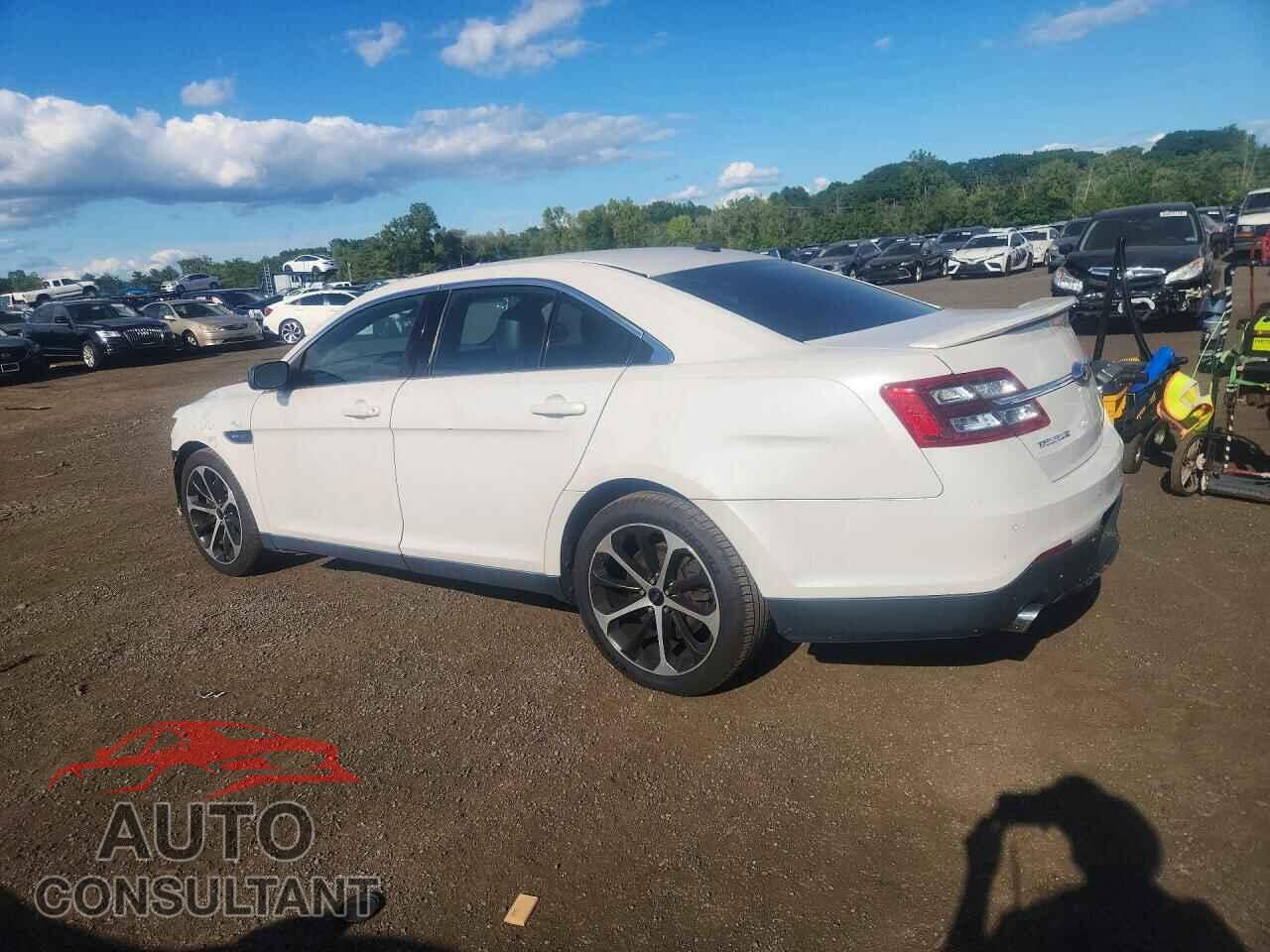 FORD TAURUS 2015 - 1FAHP2KT1FG181536