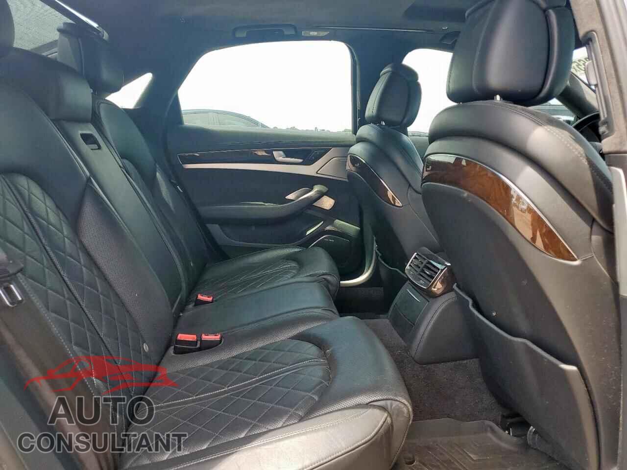AUDI S8 2013 - WAUD2AFD8DN015511