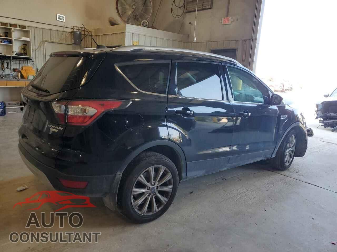 FORD ESCAPE 2017 - 1FMCU0J90HUB30309