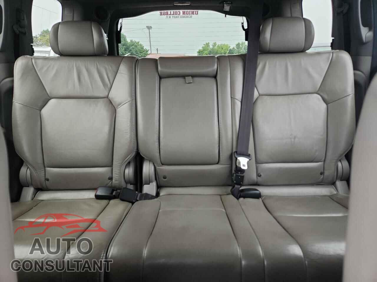 HONDA PILOT 2011 - 5FNYF4H60BB013787