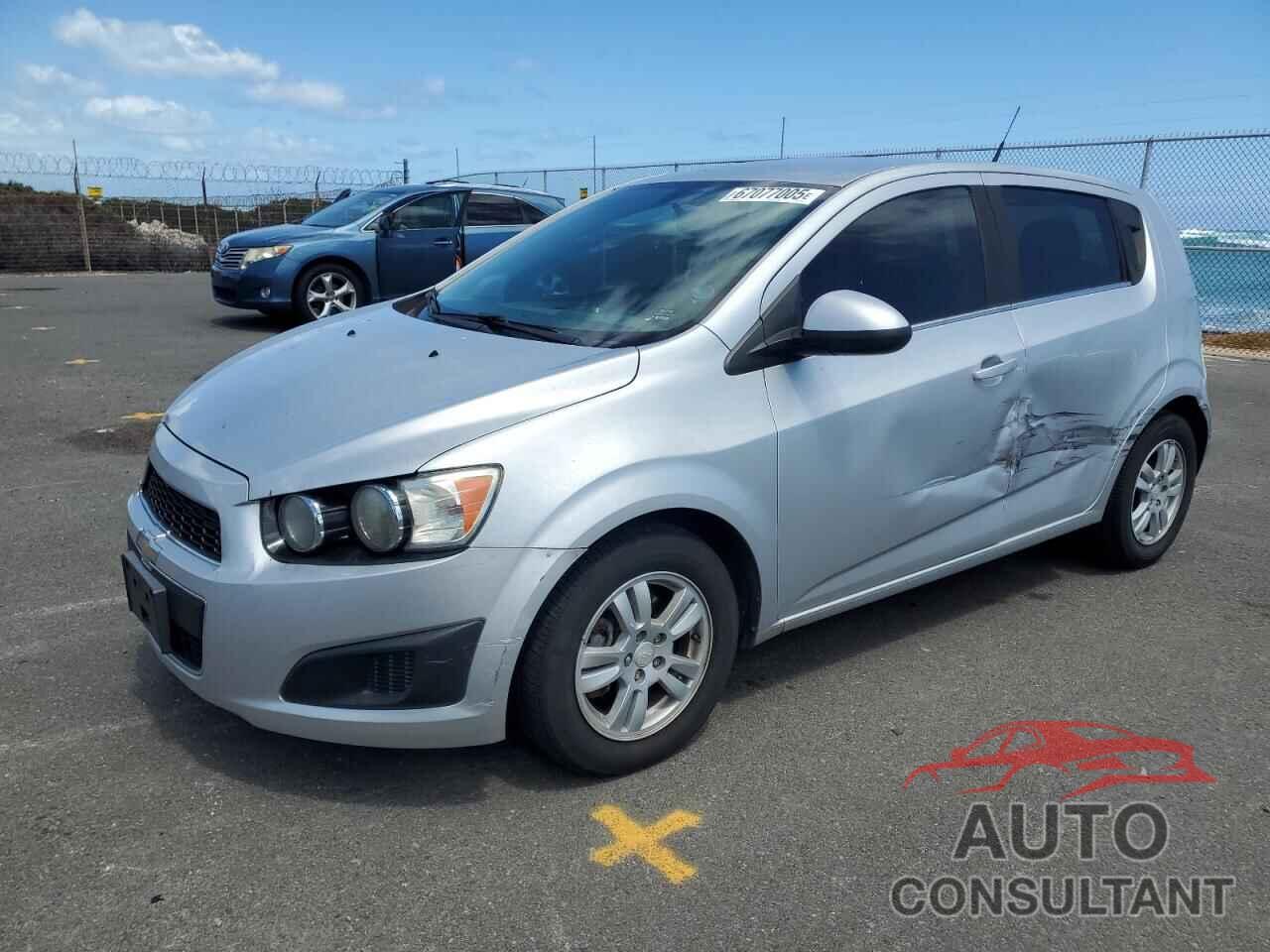 CHEVROLET SONIC 2014 - 1G1JC6SB6E4239719
