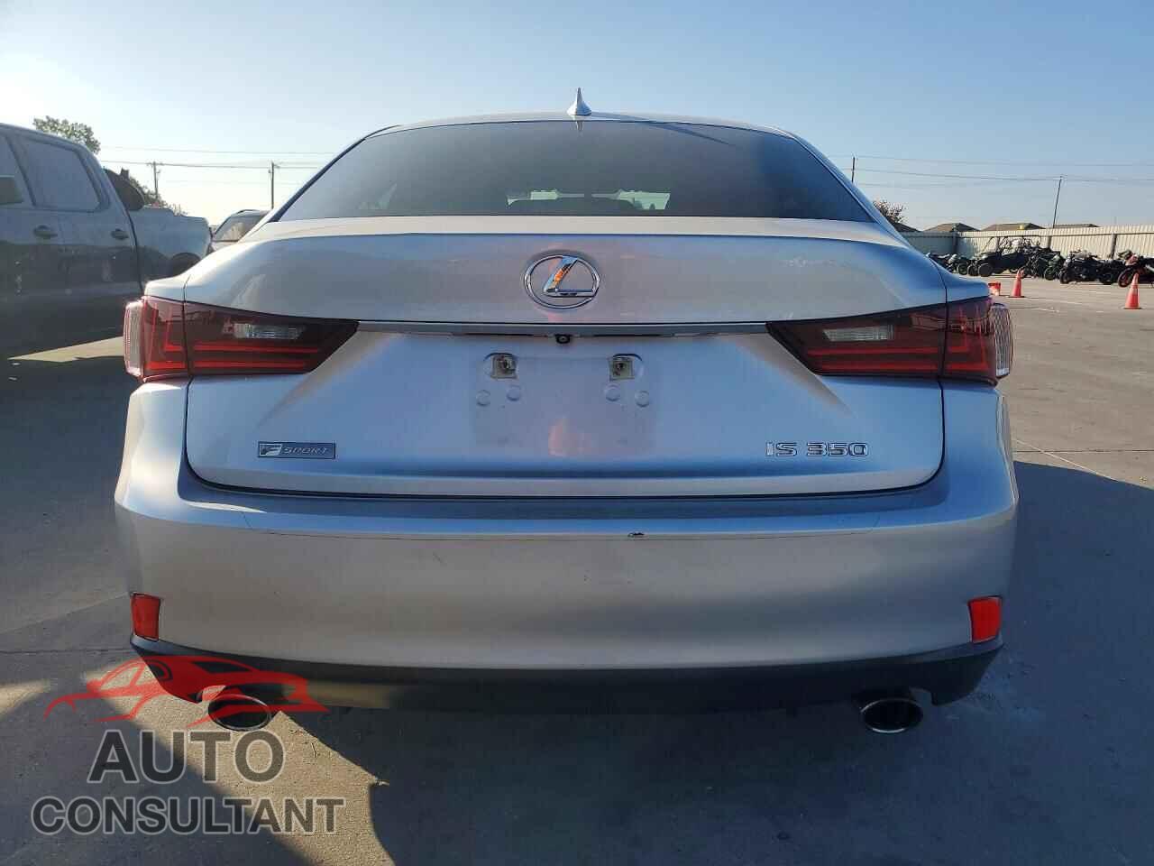 LEXUS IS 2015 - JTHBE1D25F5017947
