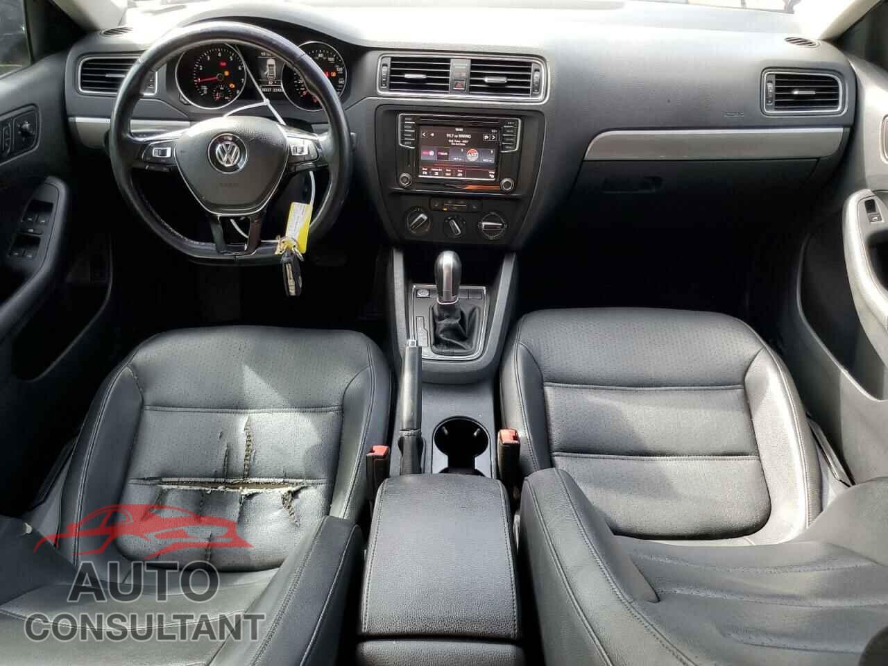 VOLKSWAGEN JETTA 2017 - 3VWDB7AJ4HM377819