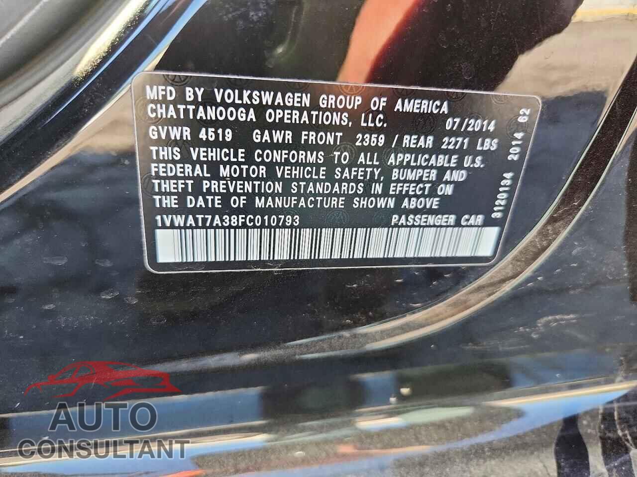 VOLKSWAGEN PASSAT 2015 - 1VWAT7A38FC010793