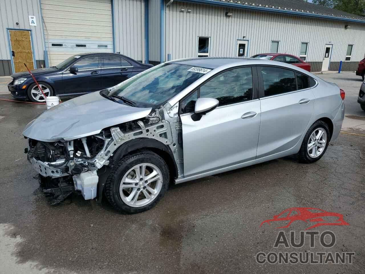 CHEVROLET CRUZE 2018 - 1G1BE5SM6J7172591