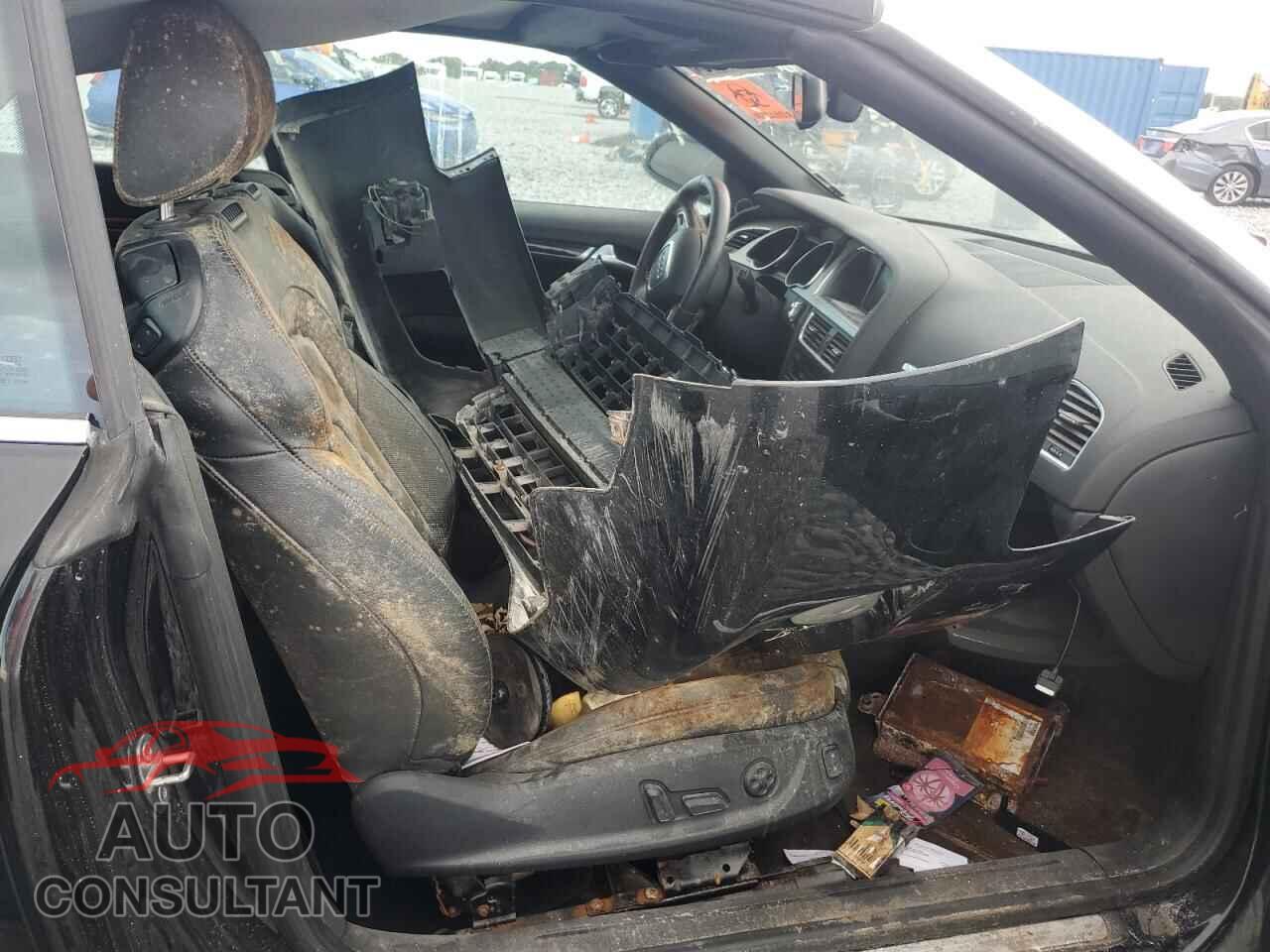 AUDI A5 2011 - WAULFAFH8BN010535