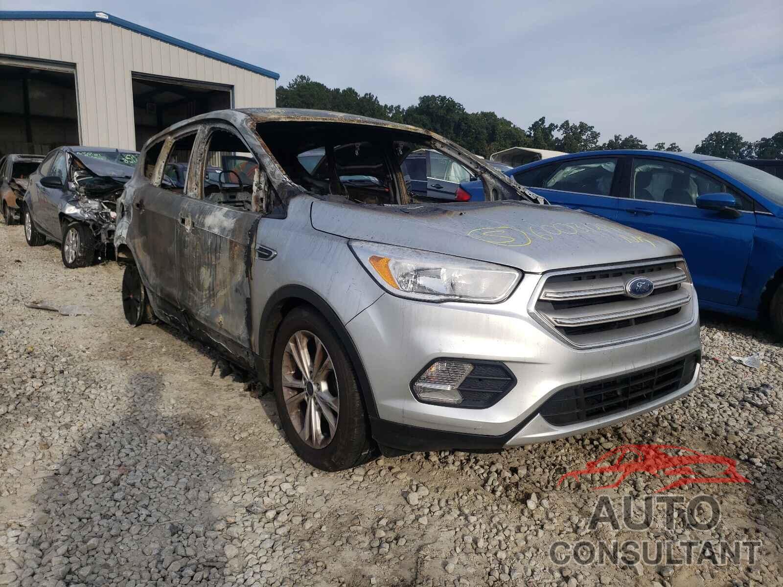 FORD ESCAPE 2017 - 1FMCU0GD5HUA52427
