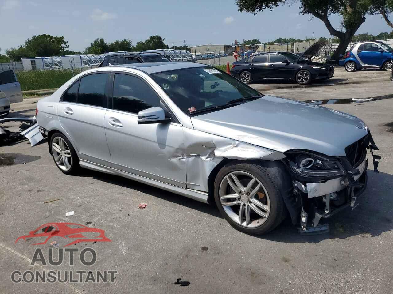 MERCEDES-BENZ C-CLASS 2012 - WDDGF4HB8CA607021