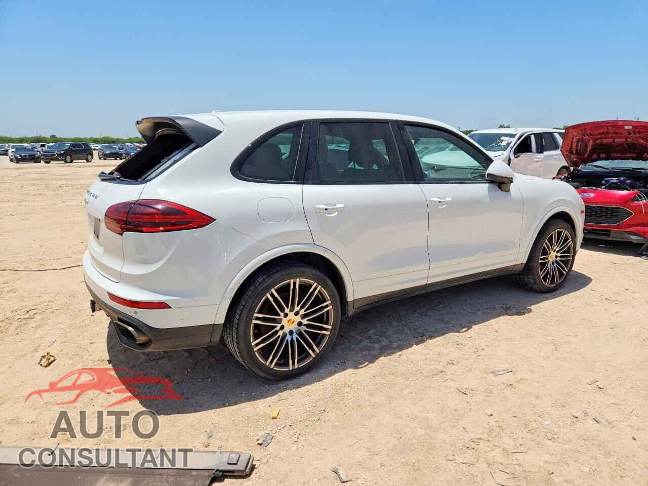 PORSCHE CAYENNE 2017 - WP1AA2A23HKA82320