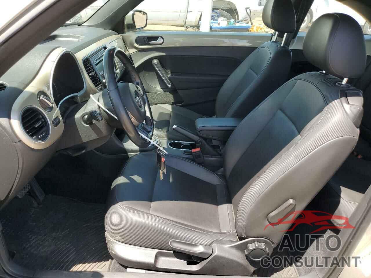 VOLKSWAGEN BEETLE 2014 - 3VWJ17AT2EM658942