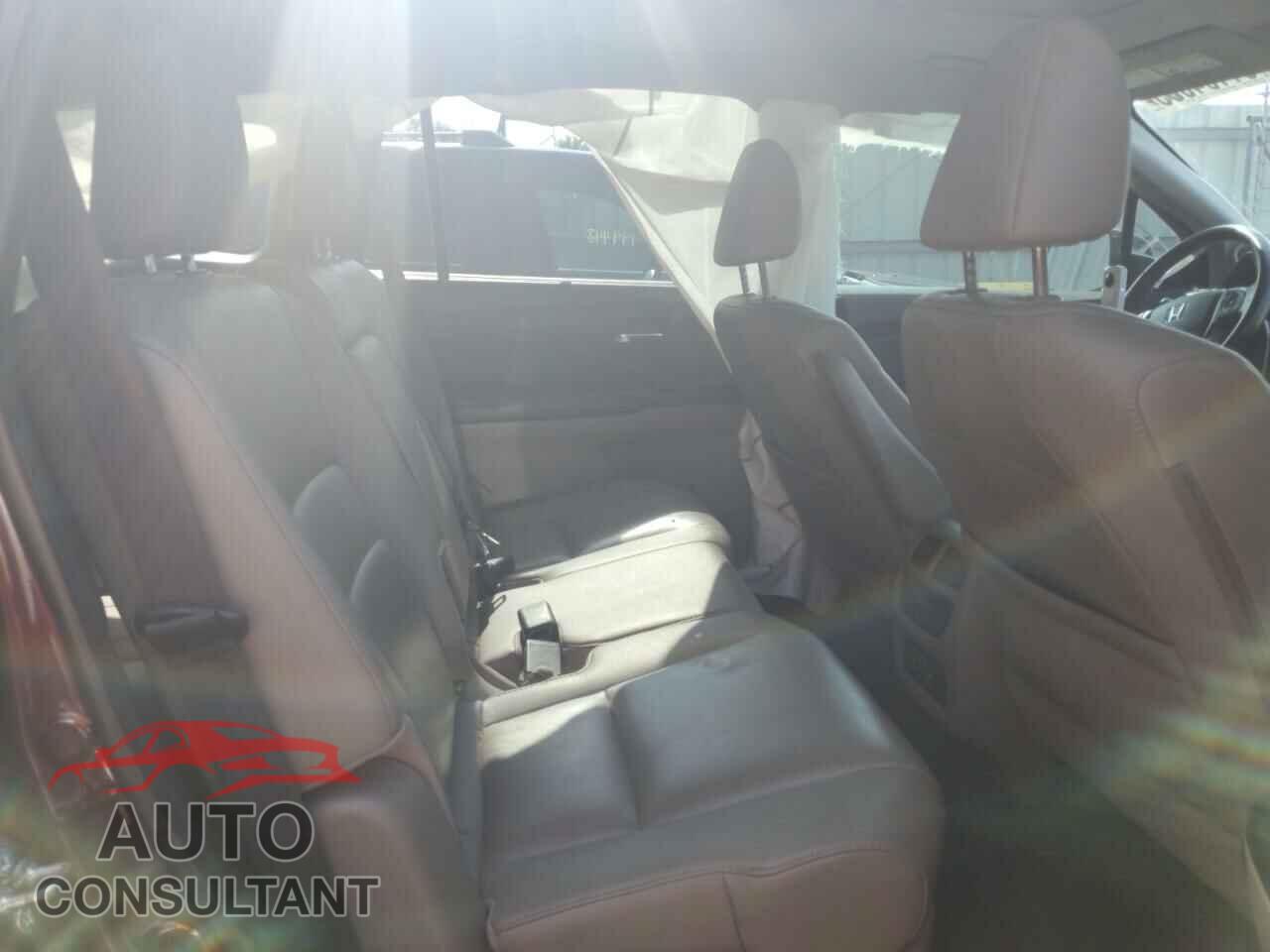 HONDA PILOT 2017 - 5FNYF6H99HB004116
