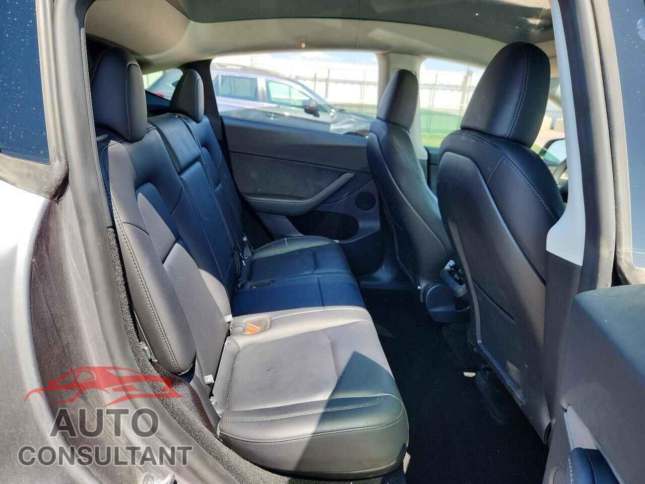 TESLA MODEL Y 2025 - 7SAYGDEF9SF299272