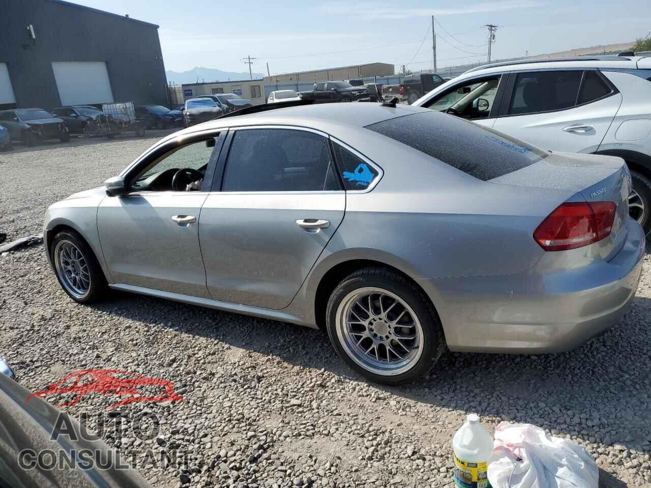 VOLKSWAGEN PASSAT 2013 - 1VWBN7A32DC089356