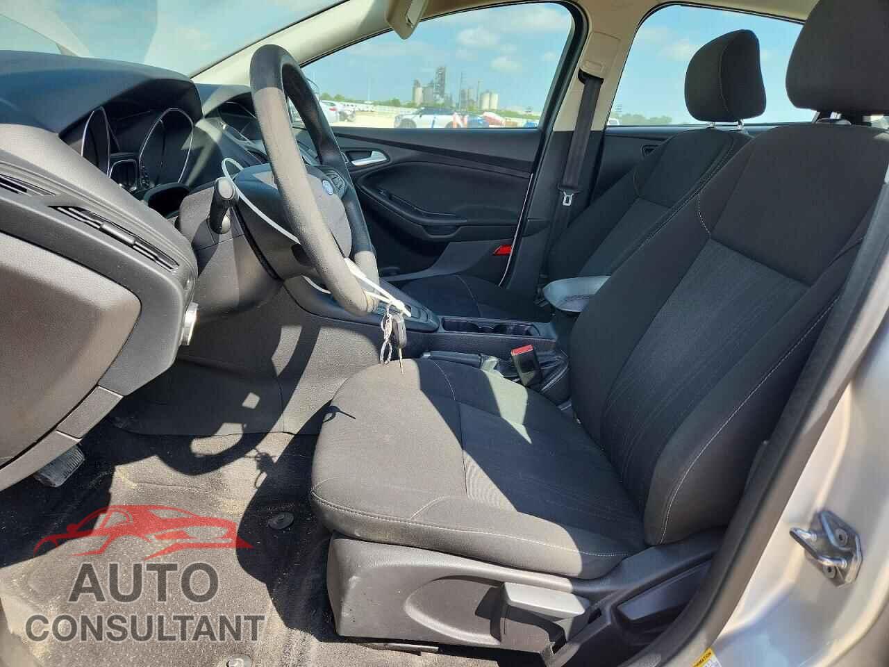 FORD FOCUS 2017 - 1FADP3F21HL320189