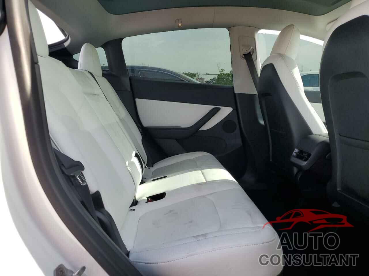 TESLA MODEL Y 2020 - 5YJYGDEE6LF030894