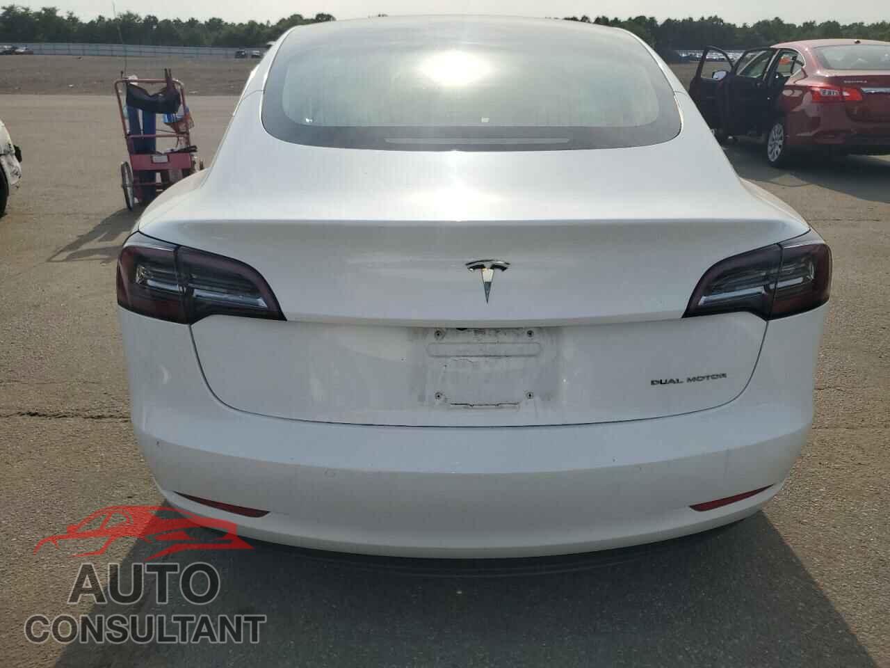 TESLA MODEL 3 2018 - 5YJ3E1EB8JF100073