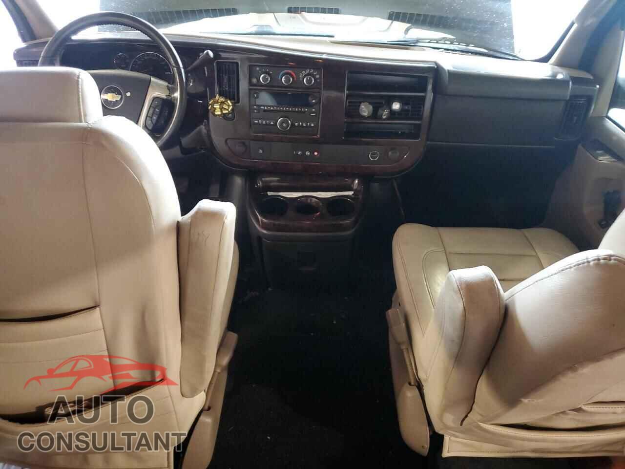 CHEVROLET EXPRESS 2011 - 1GBSGDC41B1121003