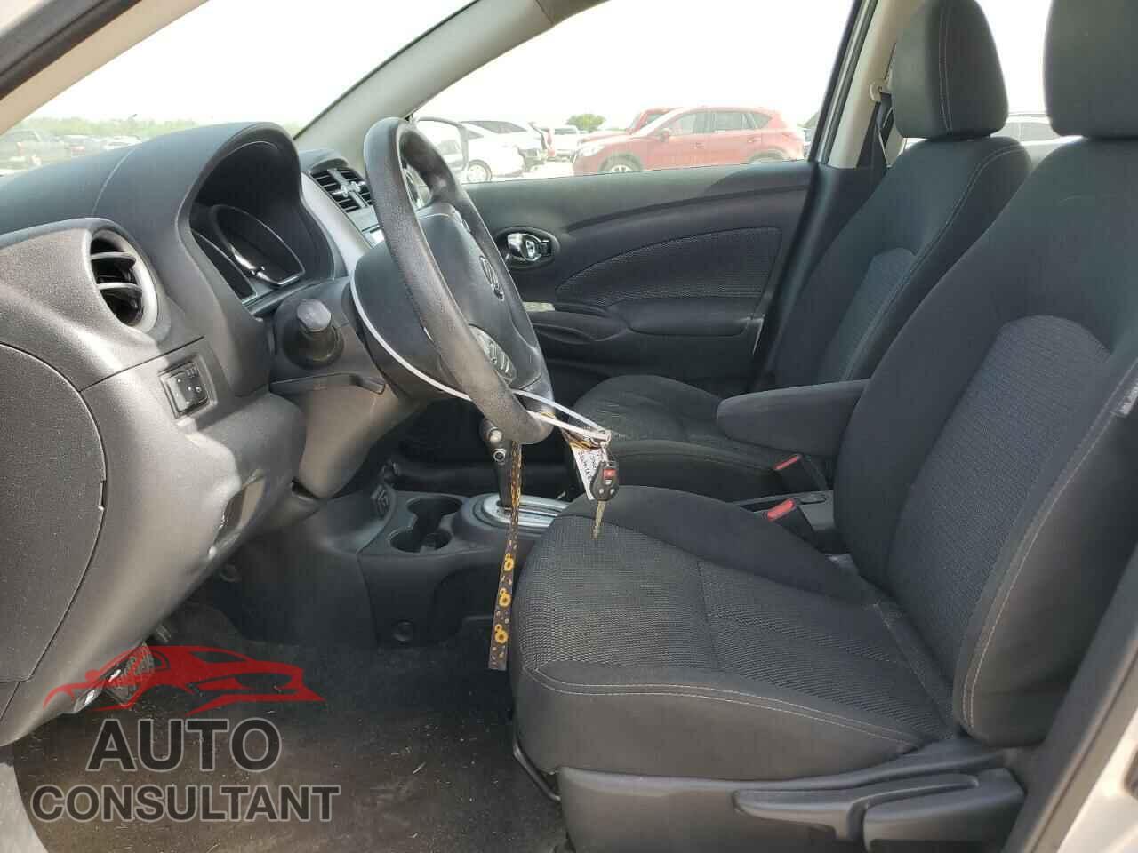 NISSAN VERSA 2019 - 3N1CN7AP3KL877027