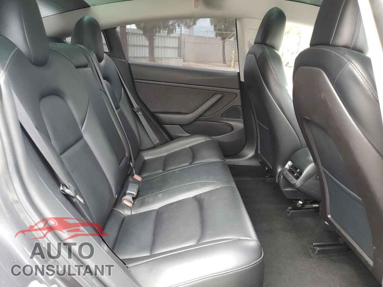 TESLA MODEL 3 2019 - 5YJ3E1EA5KF400193