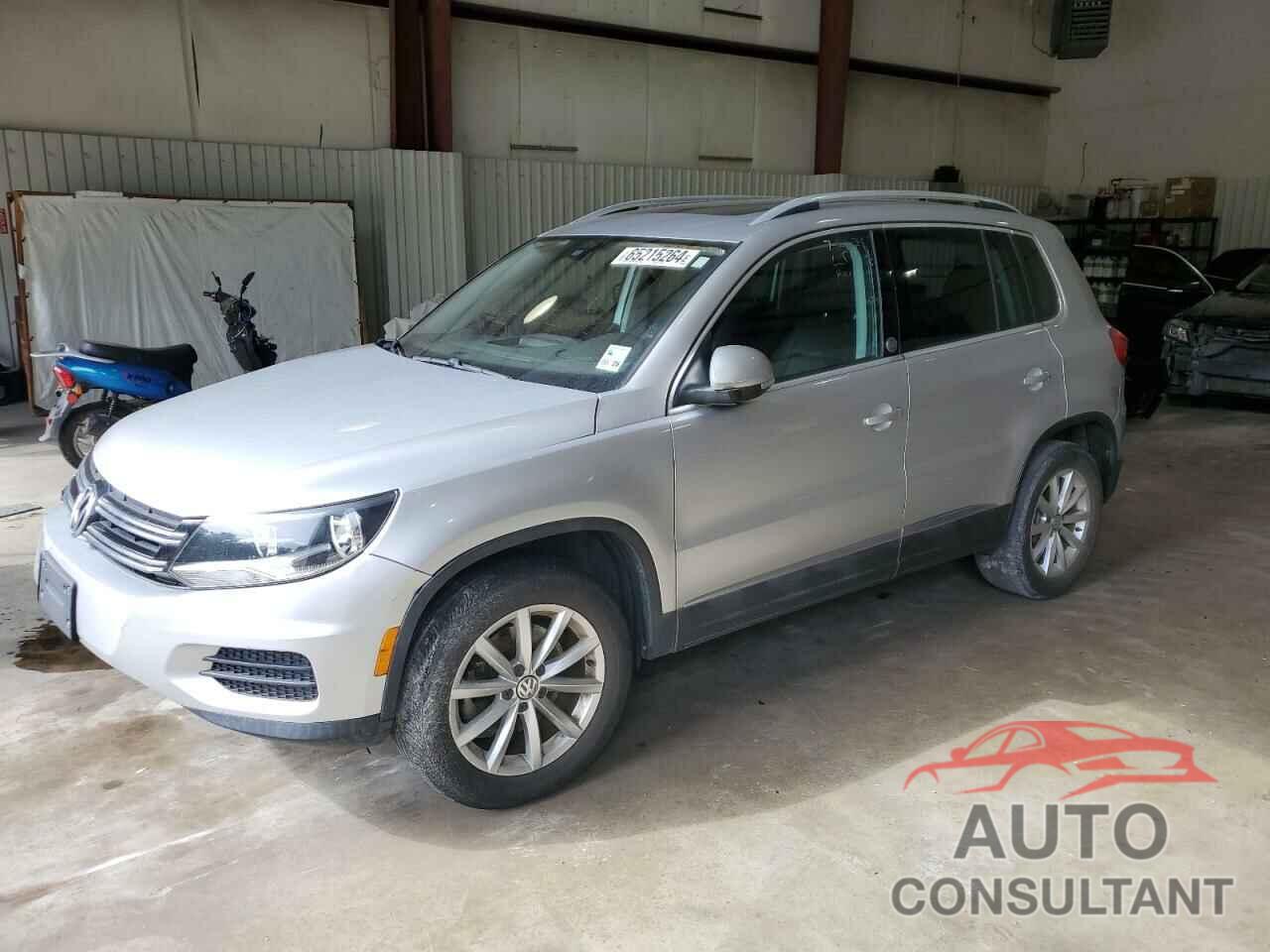 VOLKSWAGEN TIGUAN 2017 - WVGRV7AX4HW504200