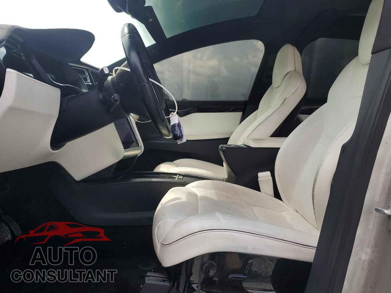 TESLA MODEL X 2017 - 5YJXCBE22HF037897