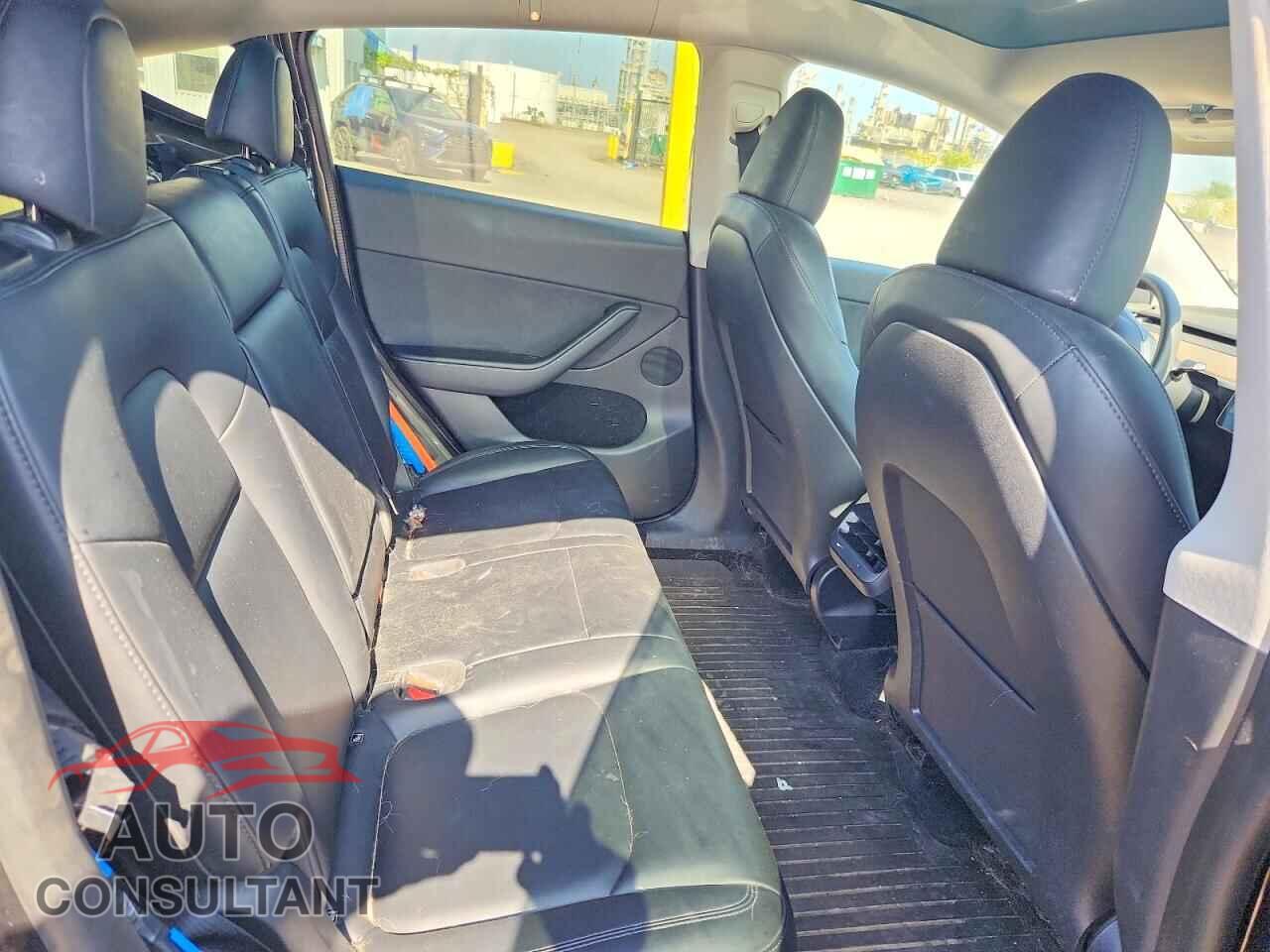 TESLA MODEL Y 2023 - LRWYGDFD8PC221075