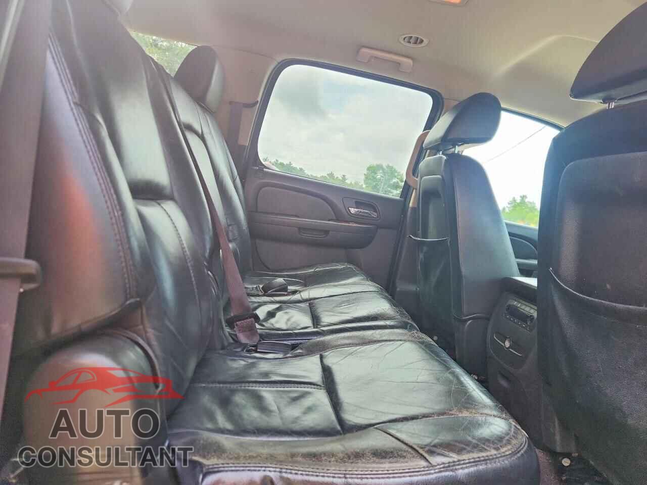 CHEVROLET SUBURBAN 2011 - 1GNSCHE02BR219958