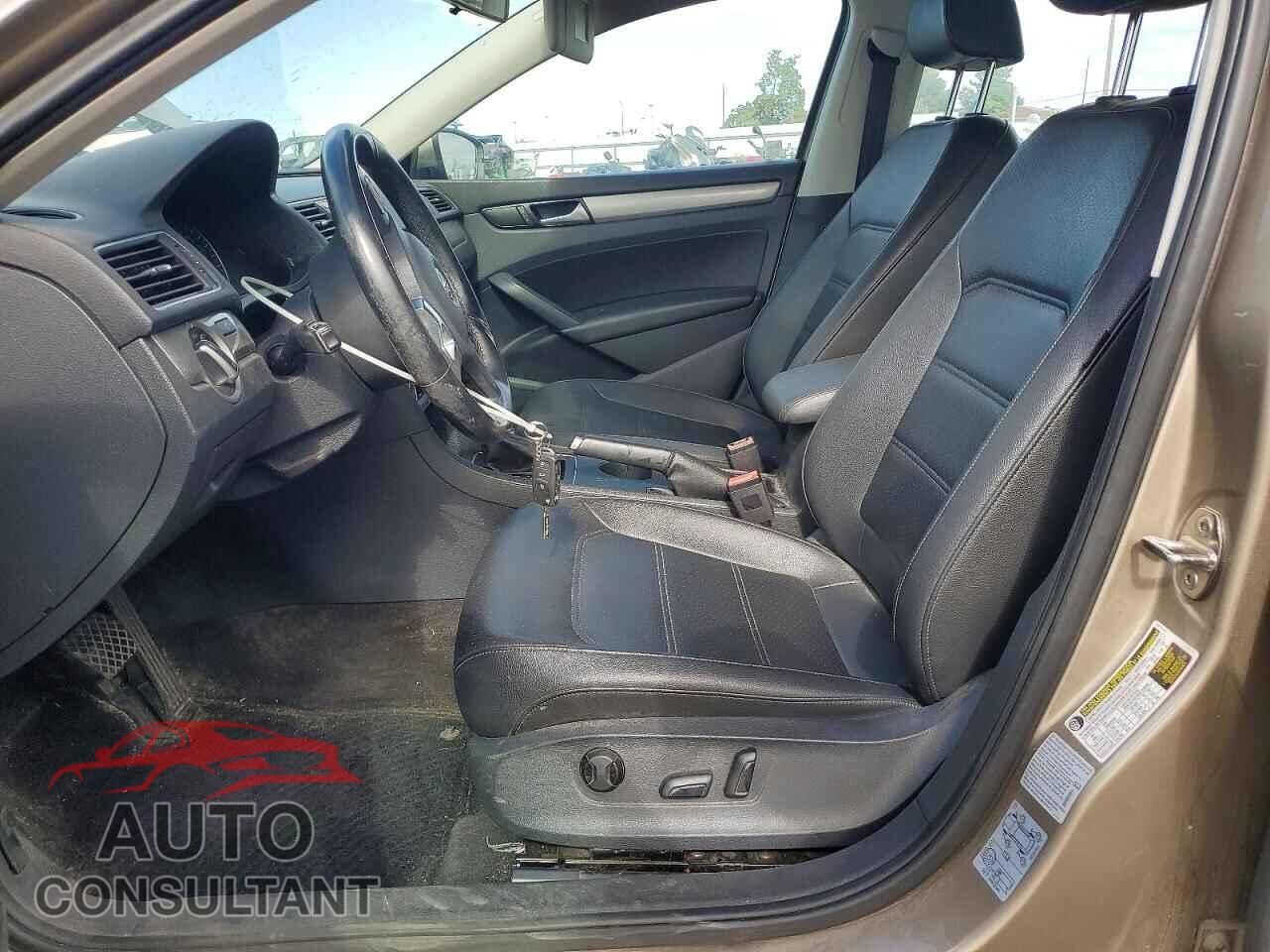 VOLKSWAGEN PASSAT 2015 - 1VWAT7A38FC046855