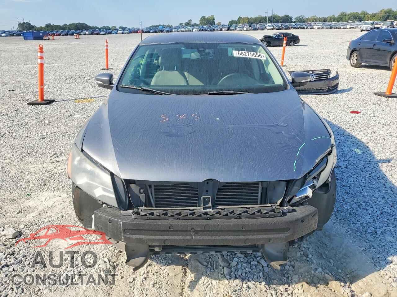 VOLKSWAGEN PASSAT 2013 - 1VWAH7A31DC093546