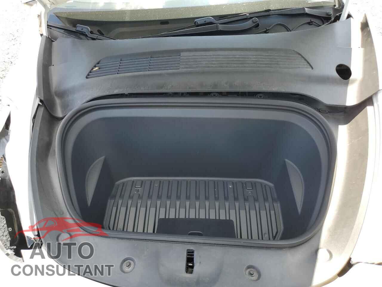 TESLA MODEL Y 2020 - 5YJYGDEEXLF043180