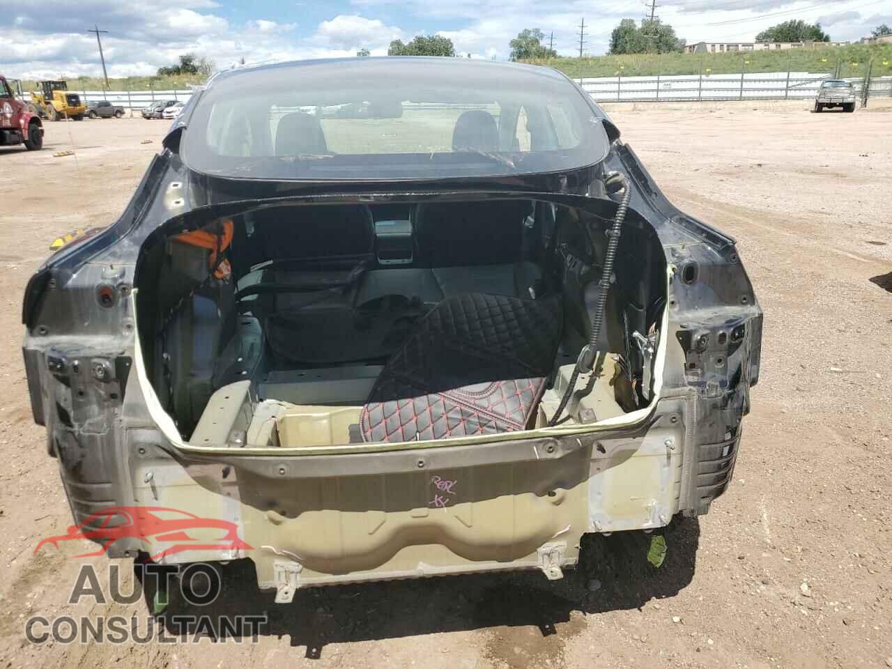 TESLA MODEL 3 2019 - 5YJ3E1EB3KF197118