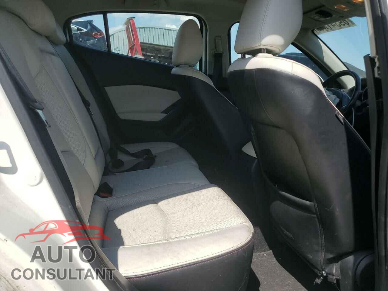 MAZDA 3 2018 - 3MZBN1M36JM268034