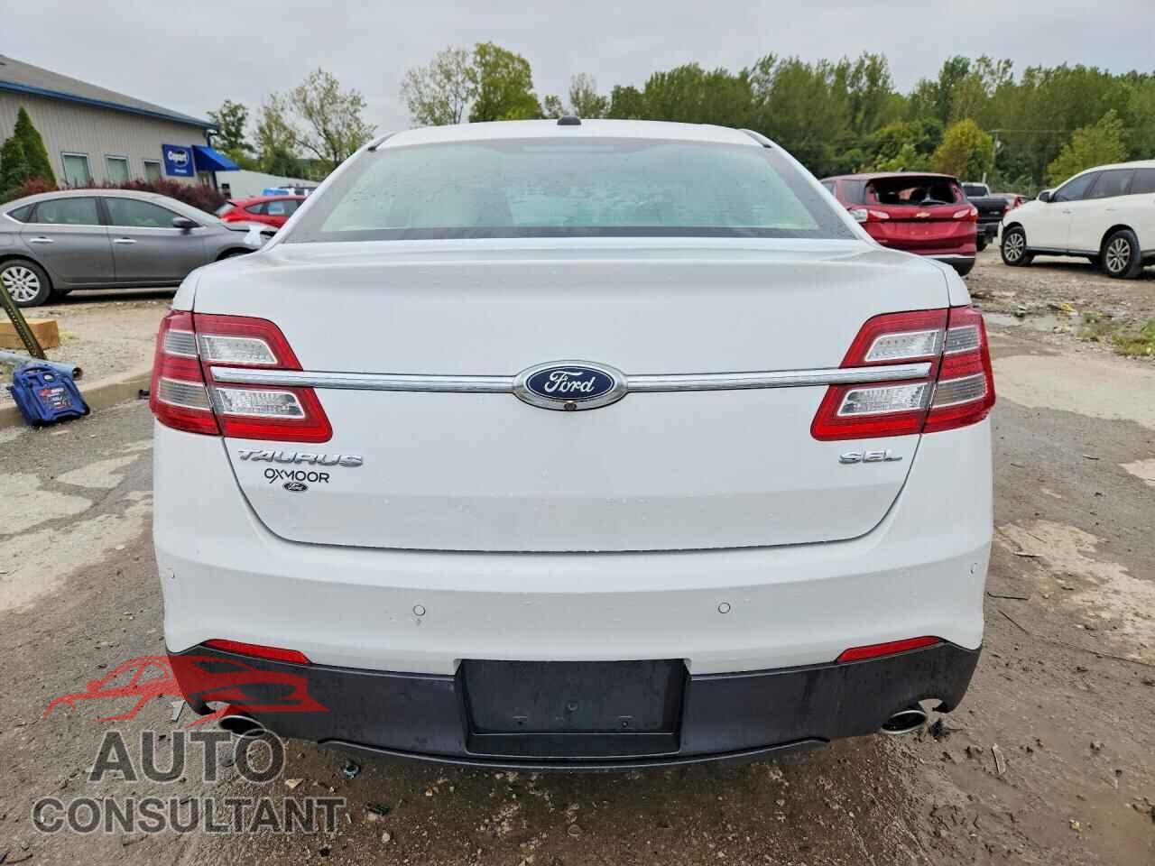FORD TAURUS 2019 - 1FAHP2E85KG109062