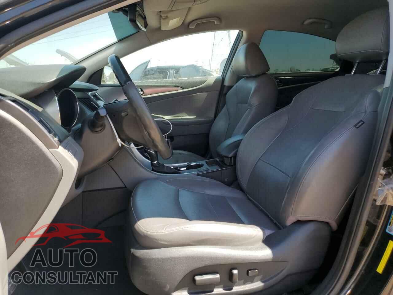 HYUNDAI SONATA 2012 - KMHEC4A41CA034982