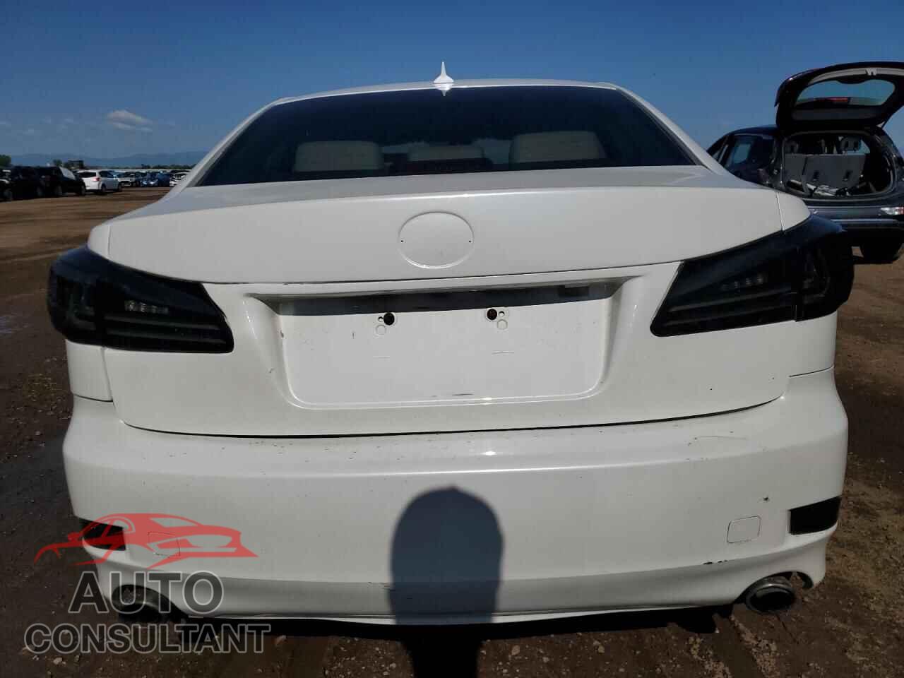 LEXUS IS 2011 - JTHCE5C20B5000416