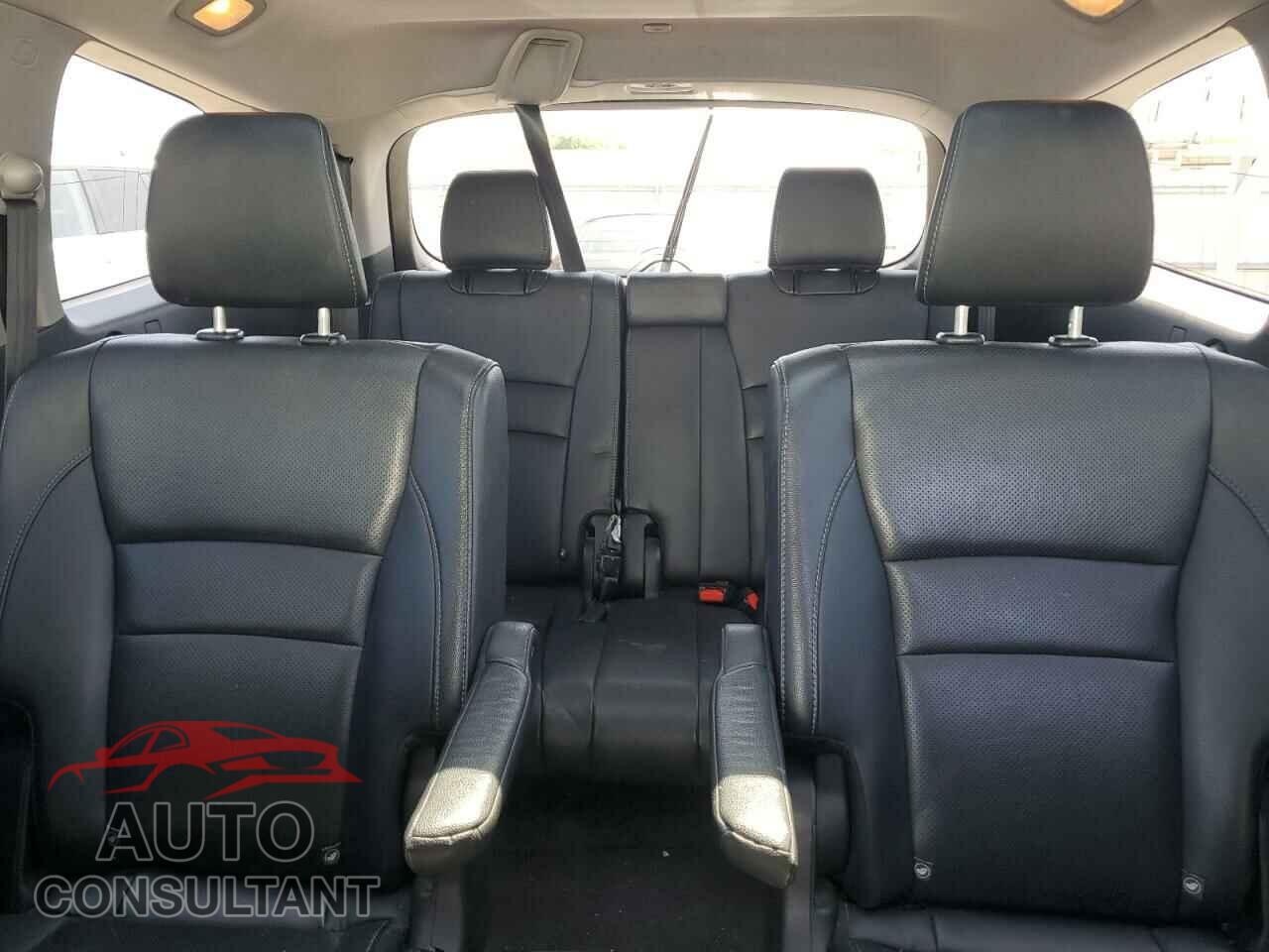 HONDA PILOT 2017 - 5FNYF6H02HB090919